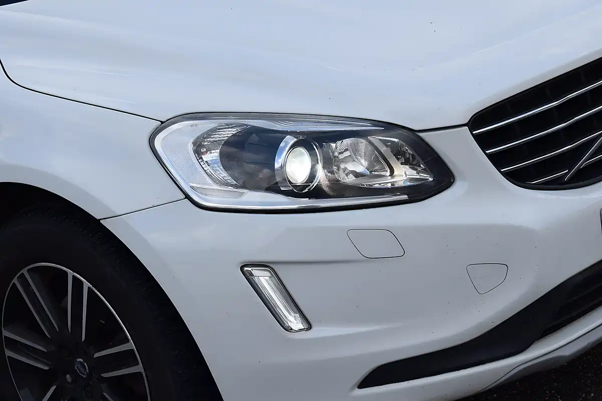 Used 2015 Volvo XC60 Se Lux Nav White - Interior and Exterior details 17