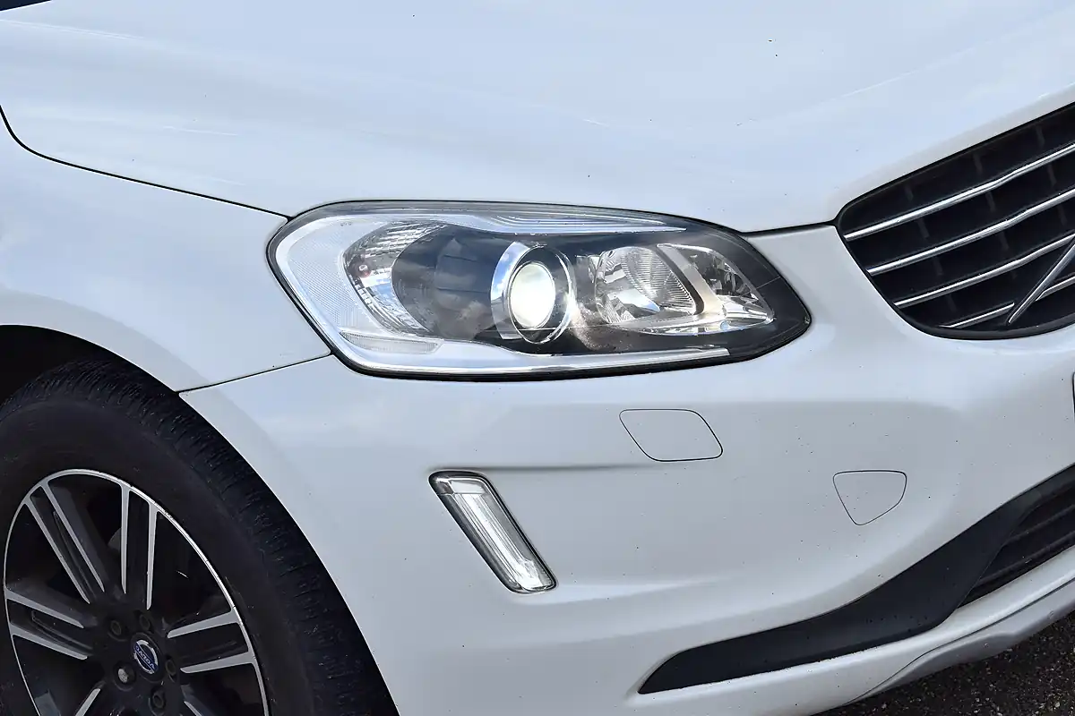 Used 2015 Volvo XC60 Se Lux Nav White - Interior and Exterior details 7