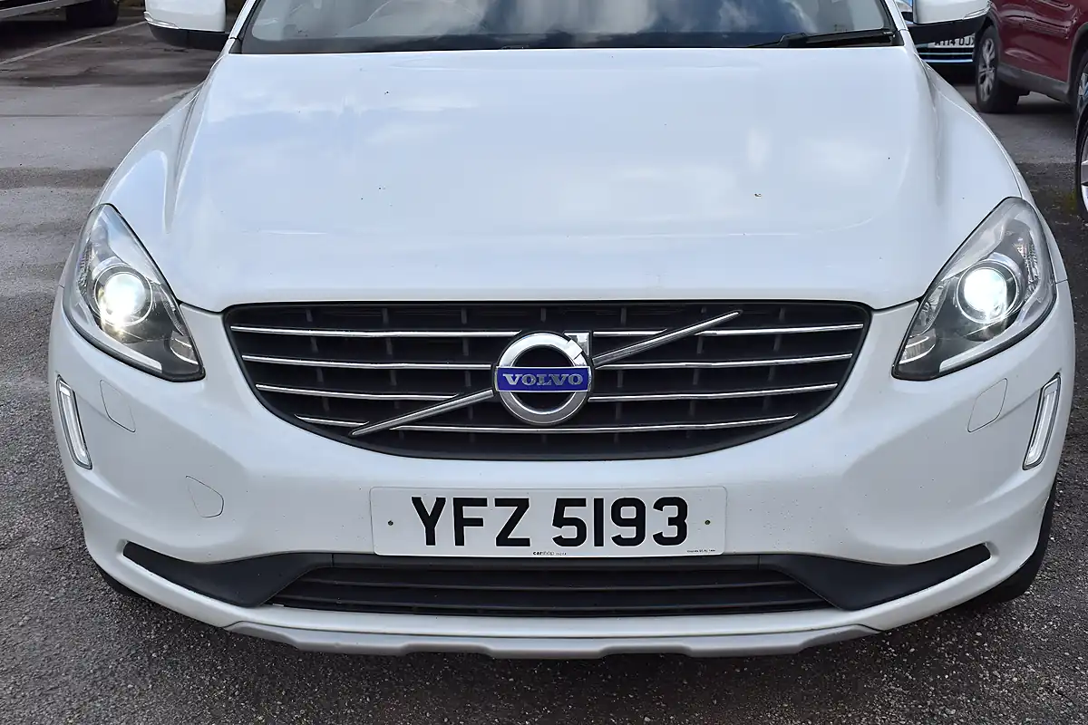 Used 2015 Volvo XC60 Se Lux Nav White - Interior and Exterior details 8