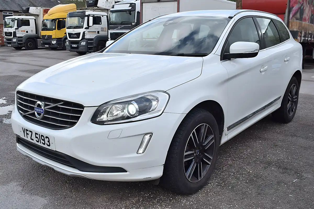 Used 2015 Volvo XC60 Se Lux Nav White - Interior and Exterior details 9