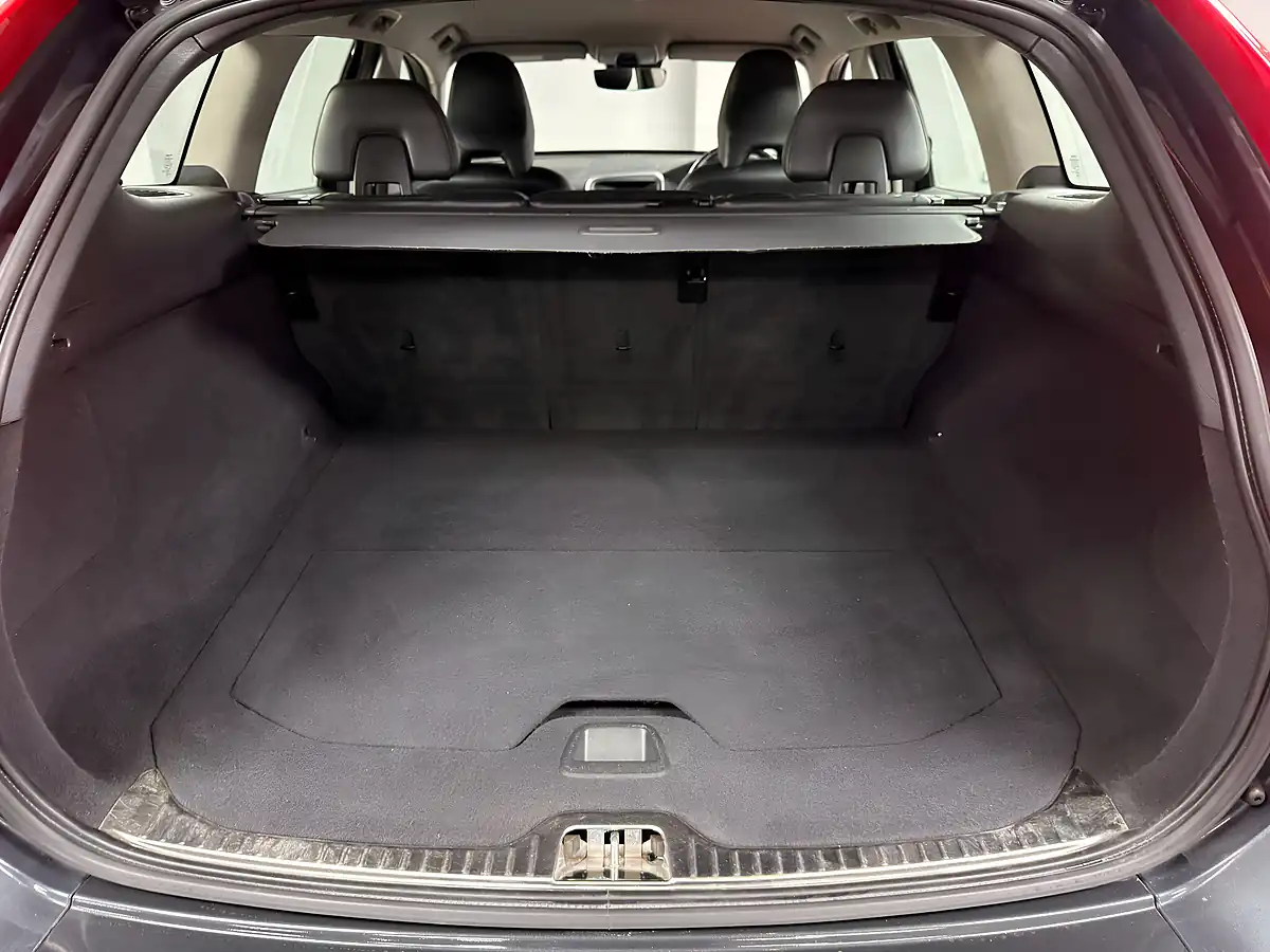 Used 2015 Volvo XC60 Se Lux Savile Grey - Interior and Exterior details 17
