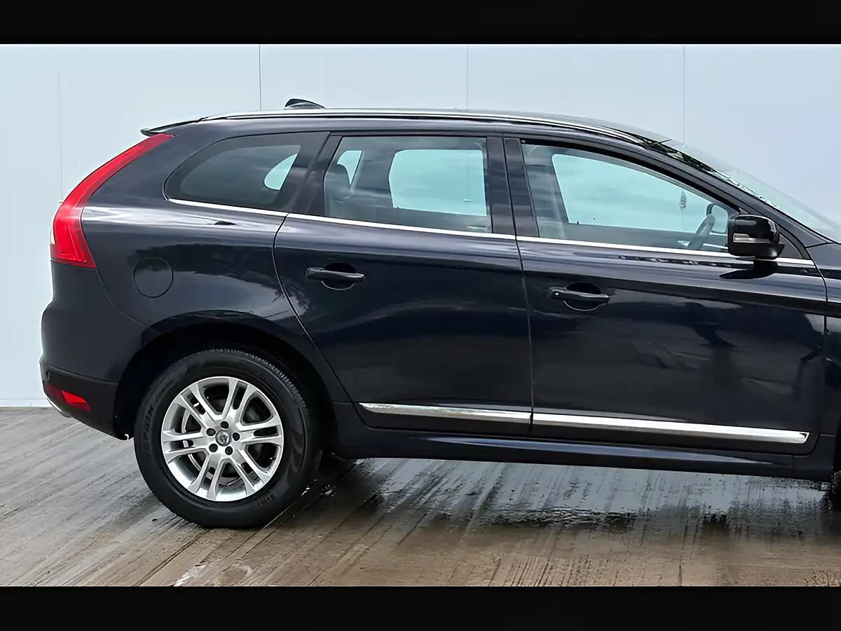 Used 2015 Volvo XC60 Se Luxury Nav Magic Blue - Interior and Exterior details 13