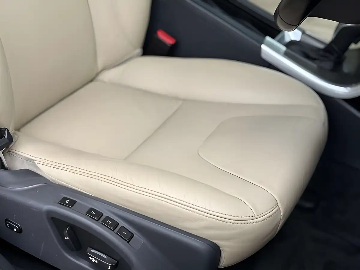 Used 2015 Volvo XC60 Se Luxury Nav Magic Blue - Interior and Exterior details 14