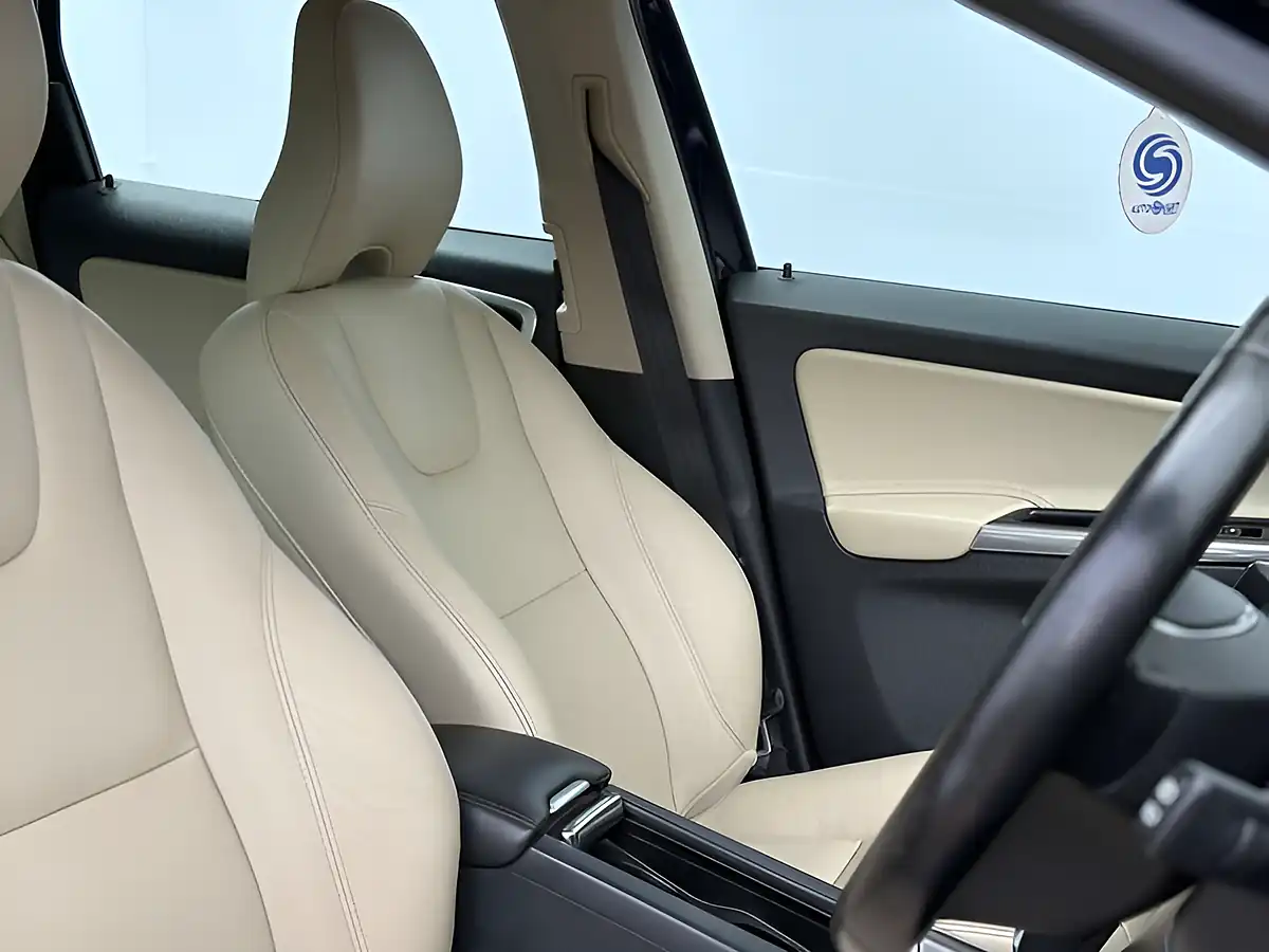 Used 2015 Volvo XC60 Se Luxury Nav Magic Blue - Interior and Exterior details 15