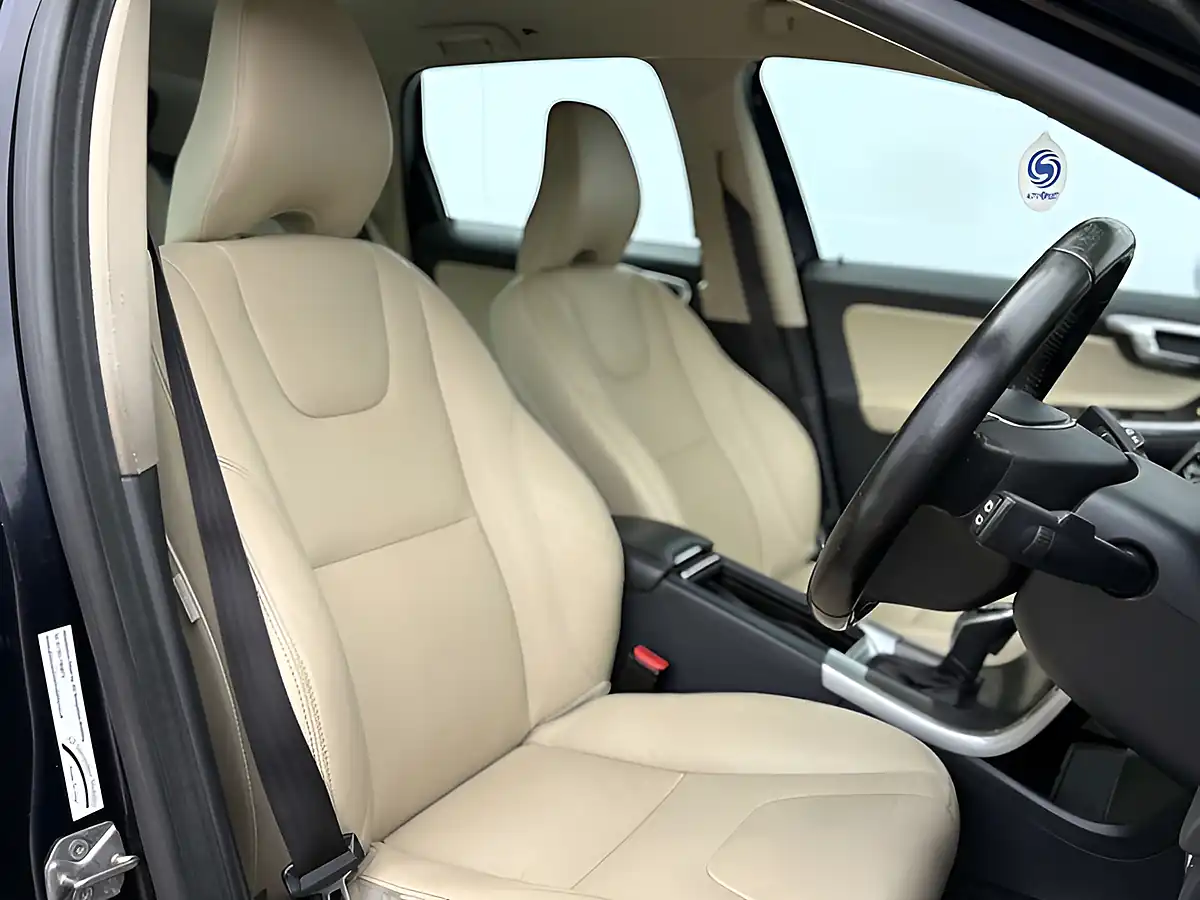 Used 2015 Volvo XC60 Se Luxury Nav Magic Blue - Interior and Exterior details 16