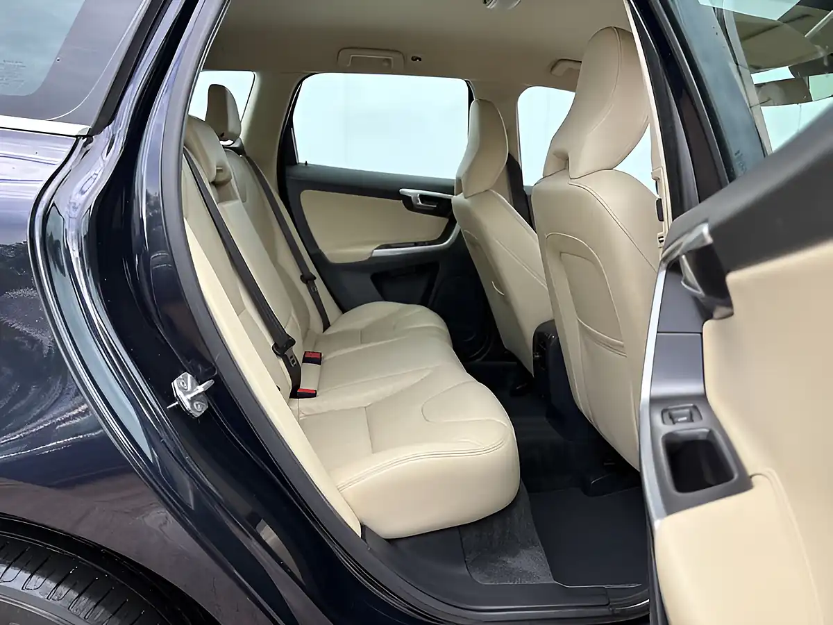 Used 2015 Volvo XC60 Se Luxury Nav Magic Blue - Interior and Exterior details 18