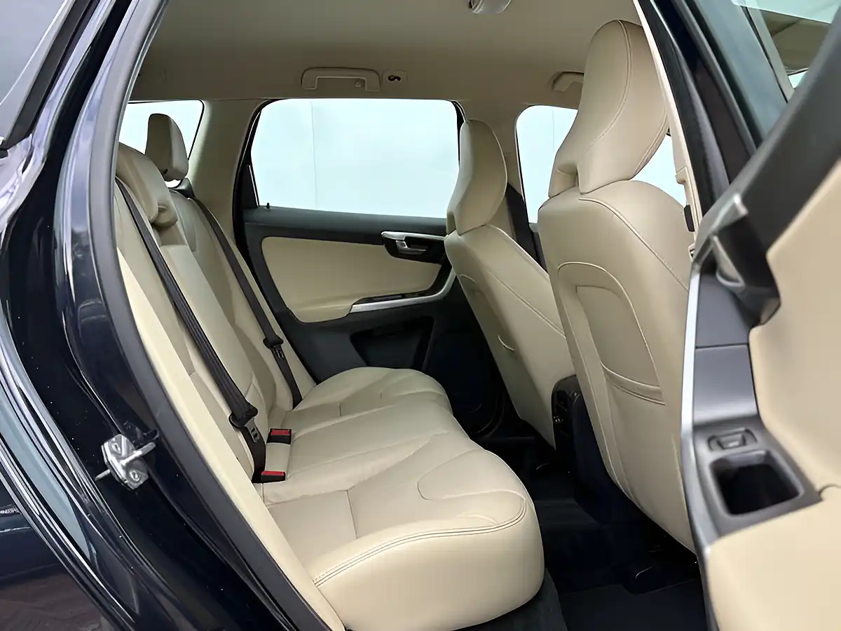 Used 2015 Volvo XC60 Se Luxury Nav Magic Blue - Interior and Exterior details 20
