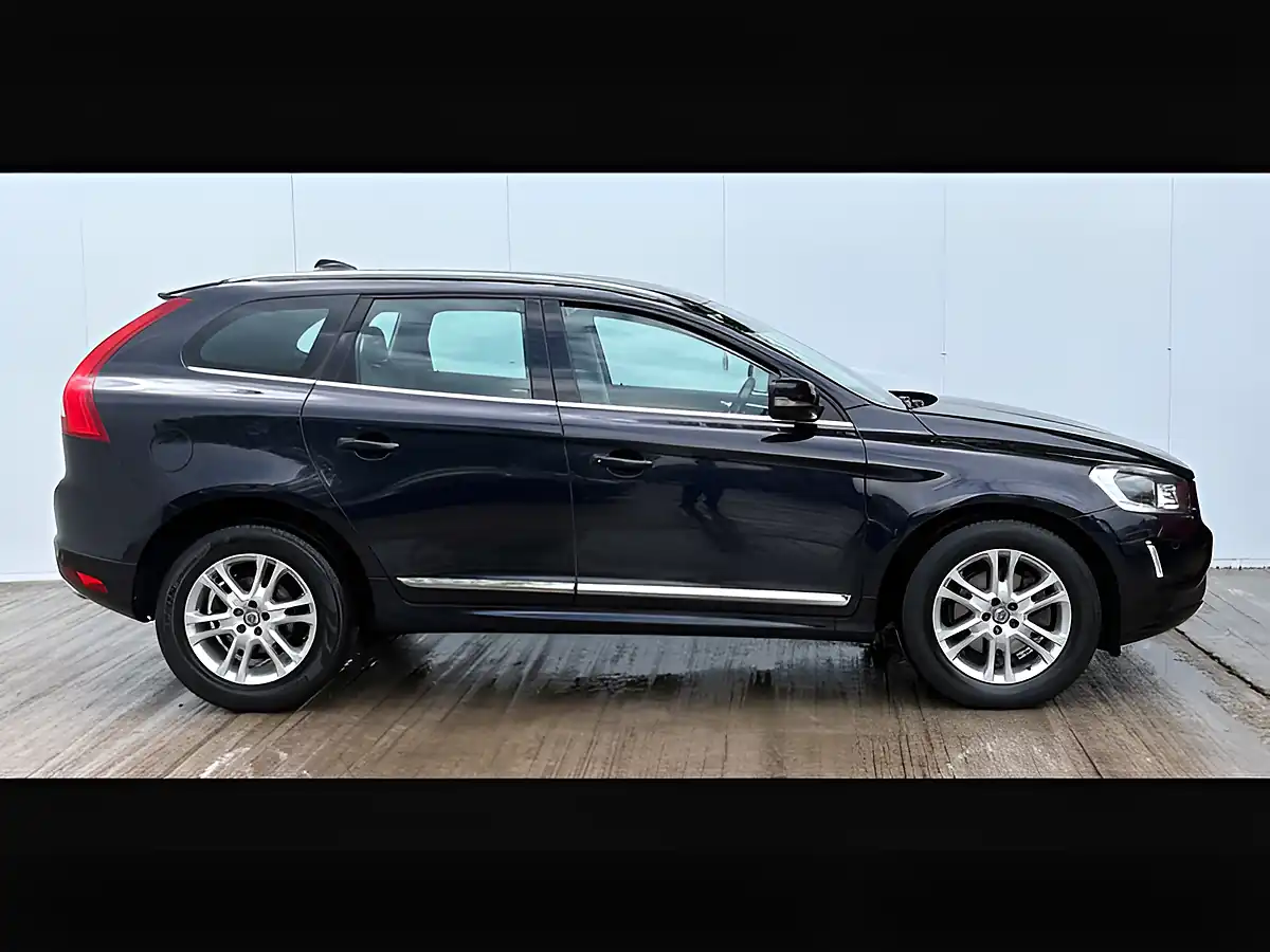 Used 2015 Volvo XC60 Se Luxury Nav Magic Blue - Interior and Exterior details 9