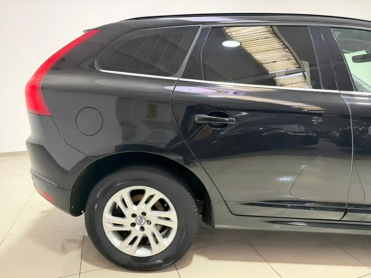 Used 2015 Volvo XC60 Se Nav Black - Interior and Exterior details 10