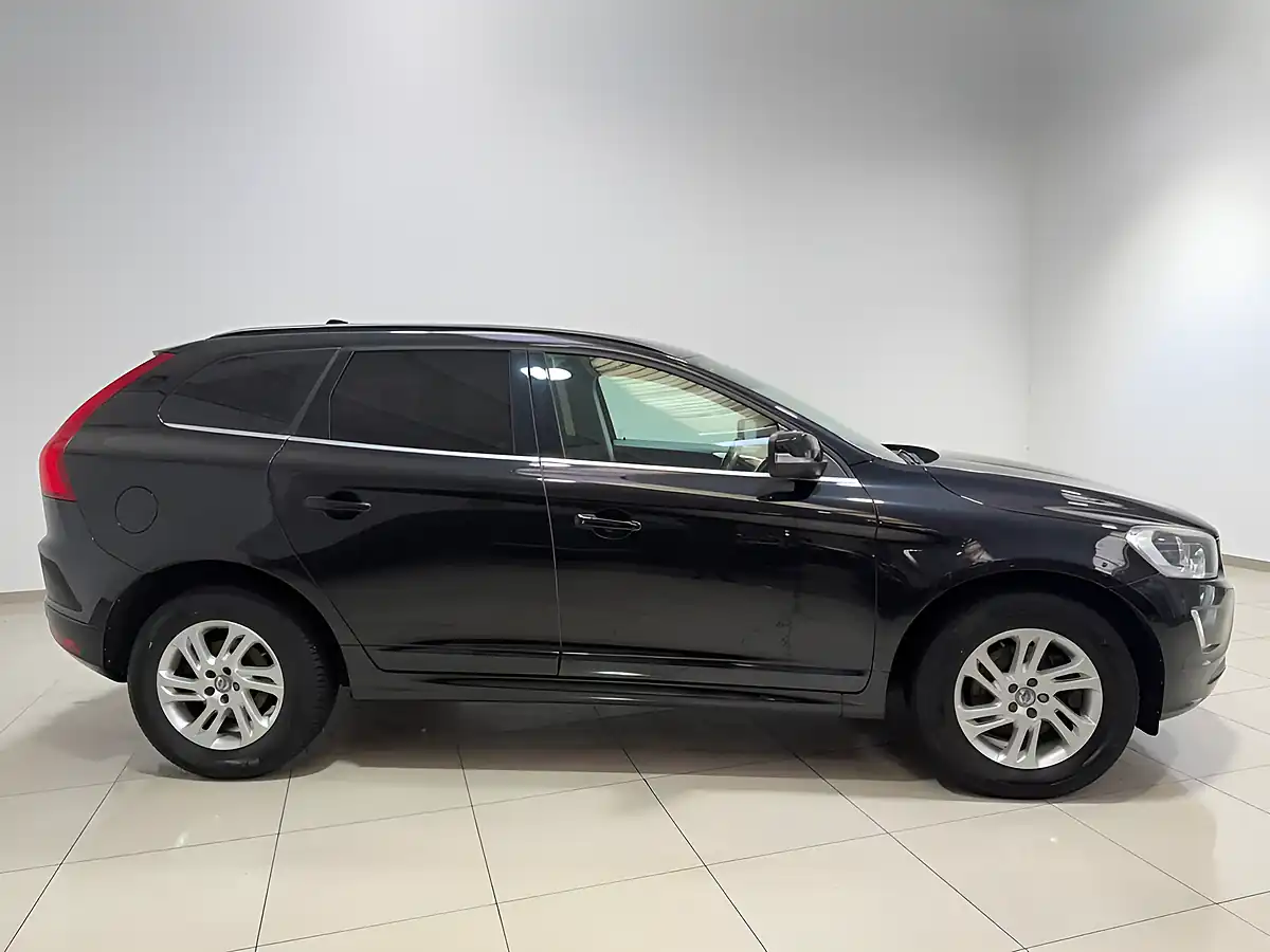 Used 2015 Volvo XC60 Se Nav Black - Interior and Exterior details 11