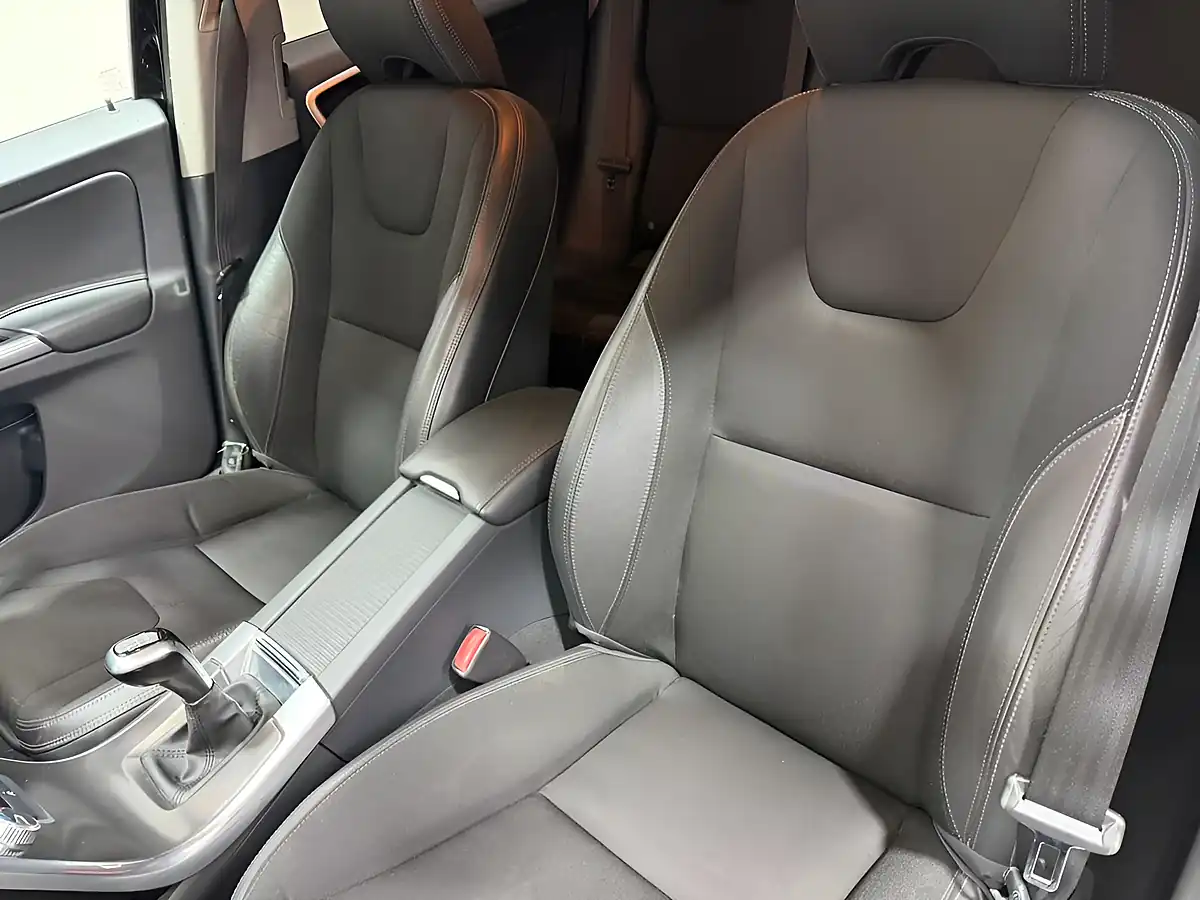 Used 2015 Volvo XC60 Se Nav Black - Interior and Exterior details 15