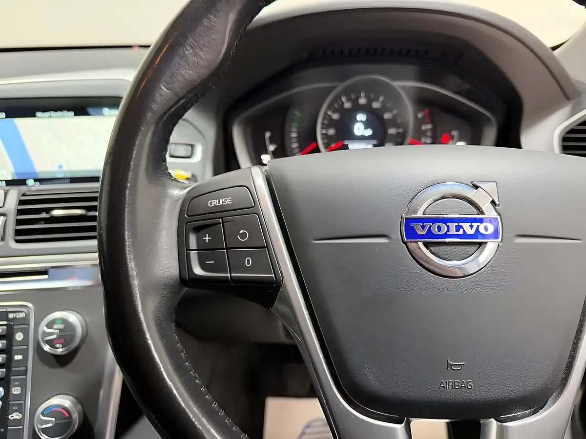 Used 2015 Volvo XC60 Se Nav Black - Interior and Exterior details 18