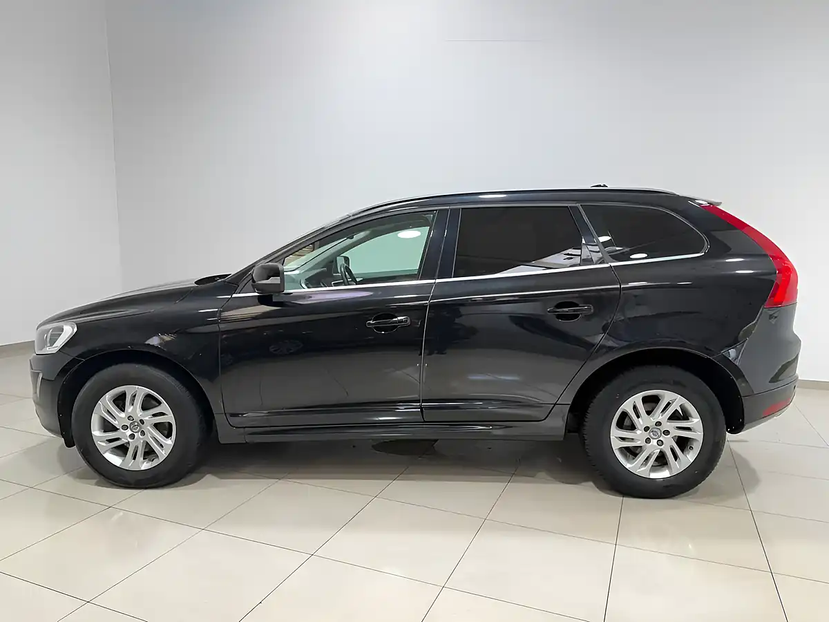 Used 2015 Volvo XC60 Se Nav Black - Interior and Exterior details 5
