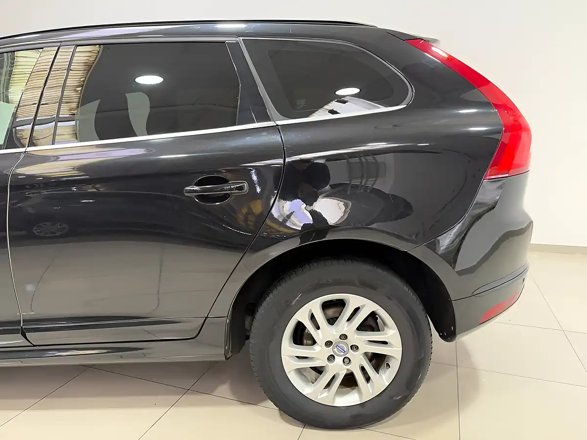 Used 2015 Volvo XC60 Se Nav Black - Interior and Exterior details 6