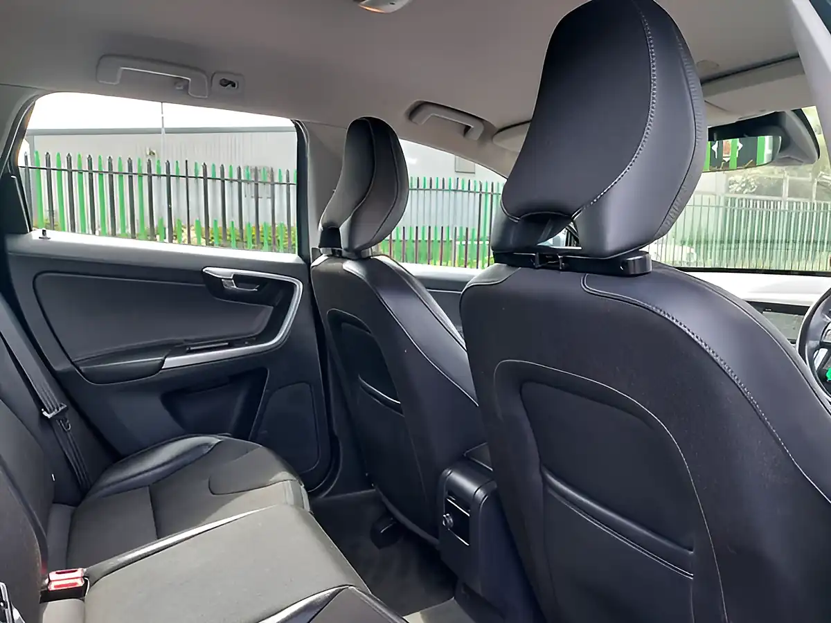 Used 2015 Volvo XC60 Se Nav Grey - Interior and Exterior details 14