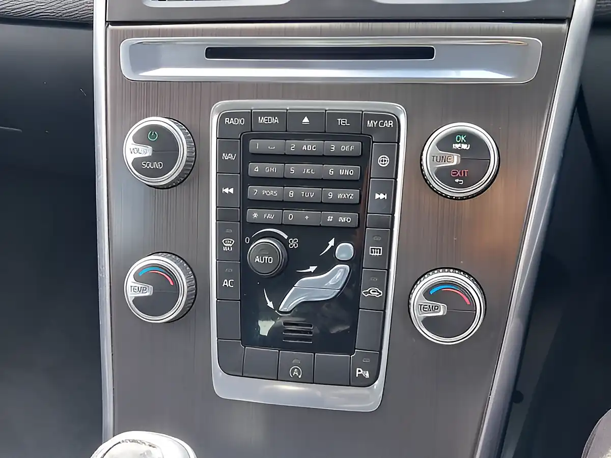 Used 2015 Volvo XC60 Se Nav Grey - Interior and Exterior details 18