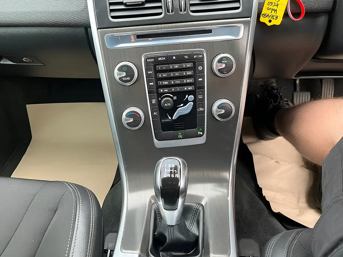 Used 2015 Volvo XC60 Se Nav Grey - Interior and Exterior details 18