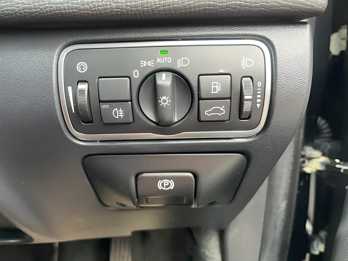 Used 2015 Volvo XC60 Se Nav Grey - Interior and Exterior details 19