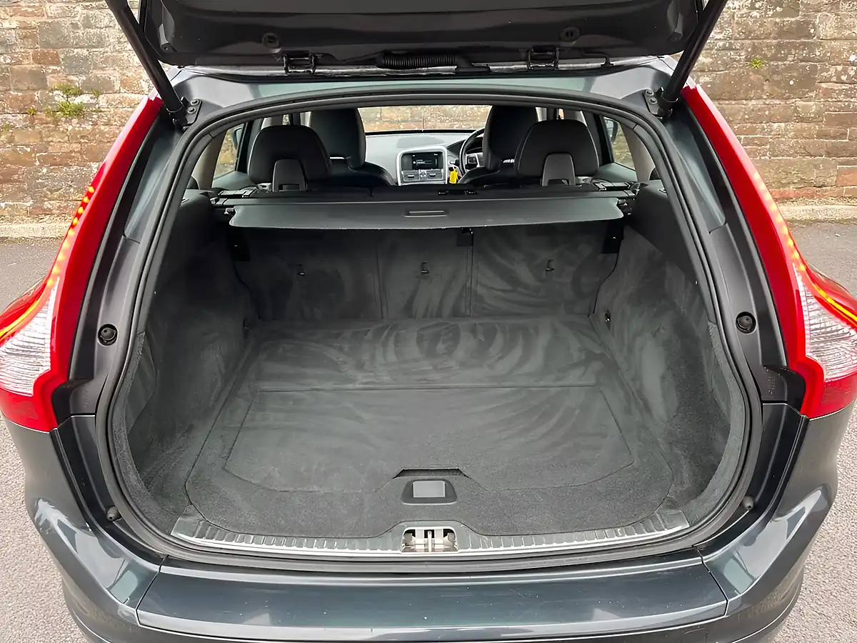 Used 2015 Volvo XC60 Se Nav Grey - Interior and Exterior details 8