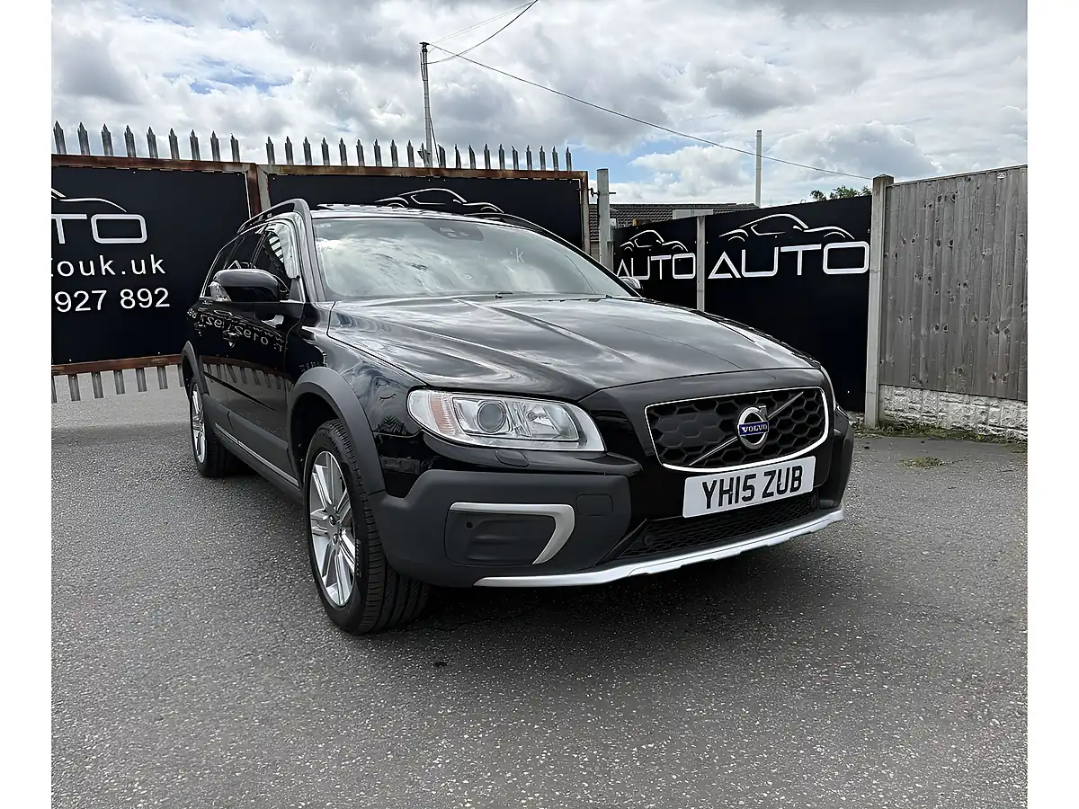 Used 2015 Volvo XC70 Inscription Black - Front View