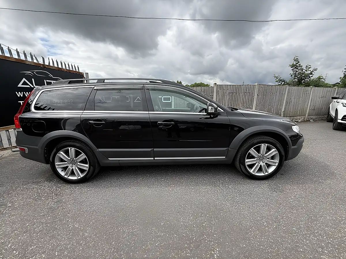 Used 2015 Volvo XC70 Inscription Black - Interior and Exterior details 16