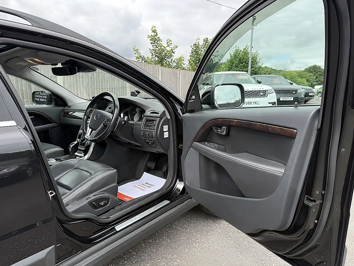 Used 2015 Volvo XC70 Inscription Black - Interior and Exterior details 19