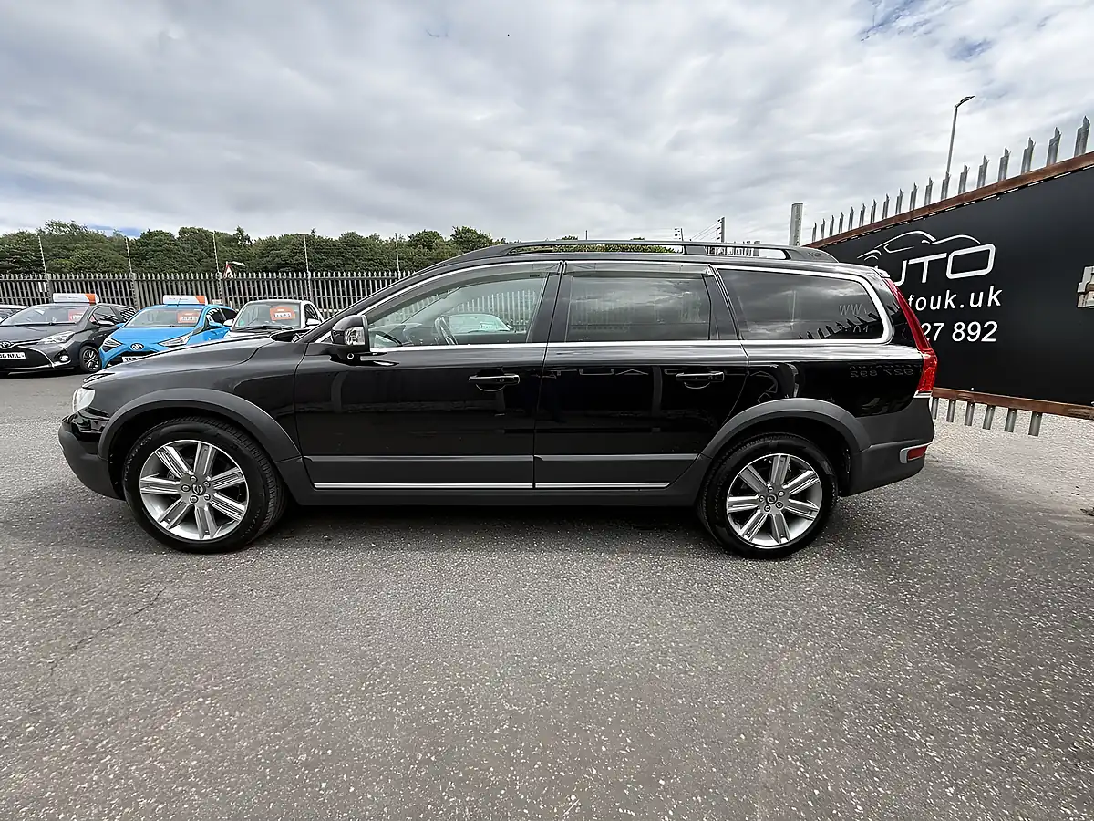 Used 2015 Volvo XC70 Inscription Black - Interior and Exterior details 6
