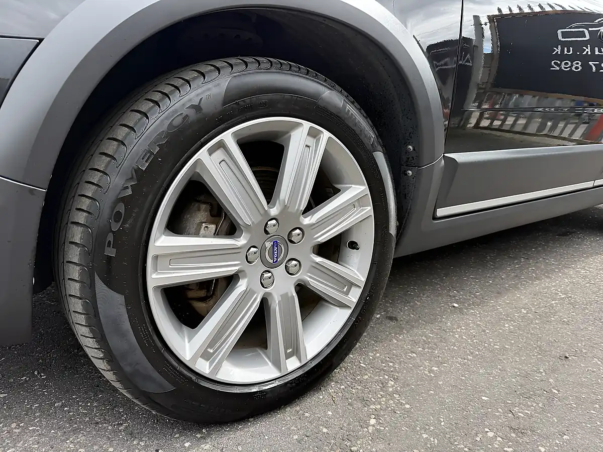 Used 2015 Volvo XC70 Inscription Black - Interior and Exterior details 8