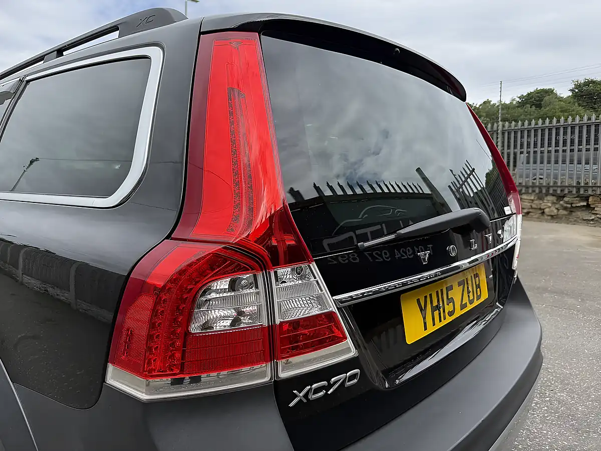 Used 2015 Volvo XC70 Inscription Black - Interior and Exterior details 9