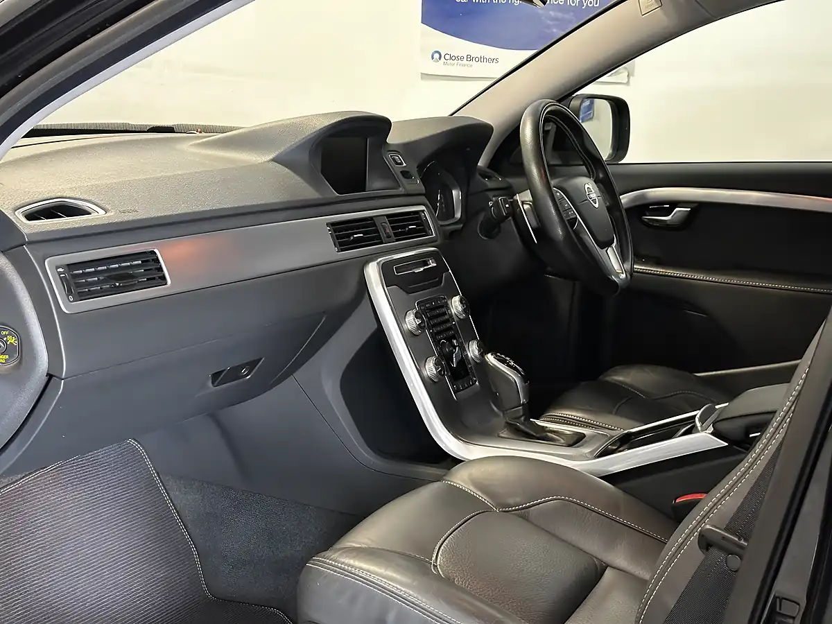 Used 2015 Volvo XC70 Se Lux Black Sapphire - Interior and Exterior details 13