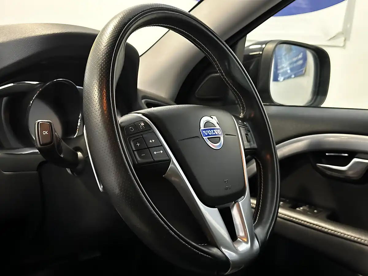 Used 2015 Volvo XC70 Se Lux Black Sapphire - Interior and Exterior details 14