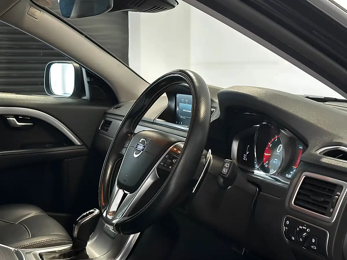 Used 2015 Volvo XC70 Se Lux Black Sapphire - Interior and Exterior details 2