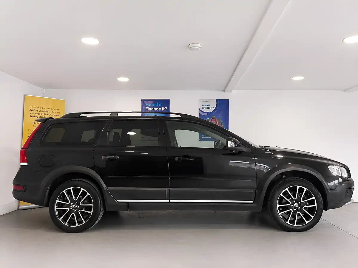 Used 2015 Volvo XC70 Se Lux Black Sapphire - Interior and Exterior details 7