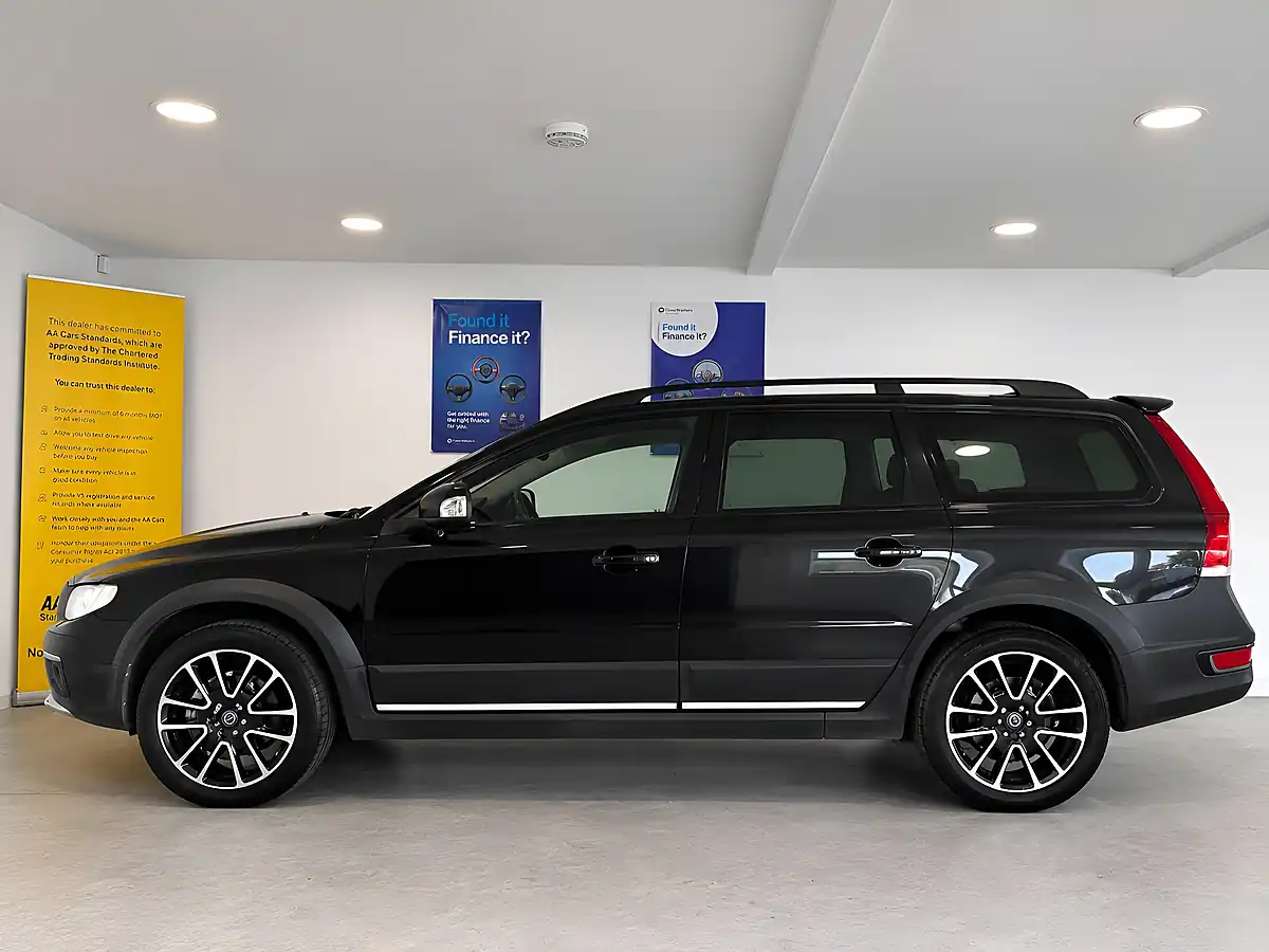 Used 2015 Volvo XC70 Se Lux Black Sapphire - Interior and Exterior details 9
