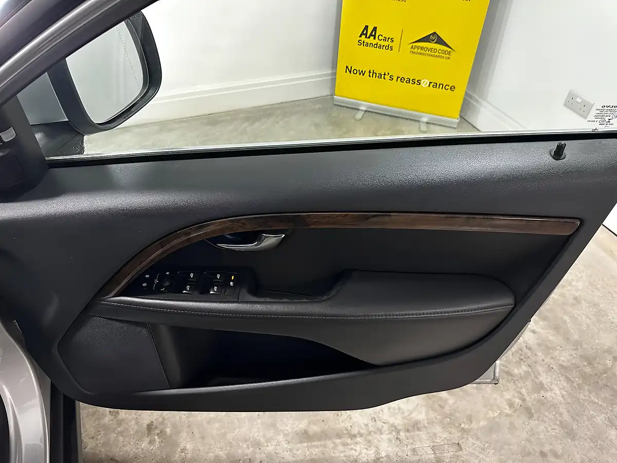 Used 2015 Volvo XC70 Se Lux Silver - Interior and Exterior details 10