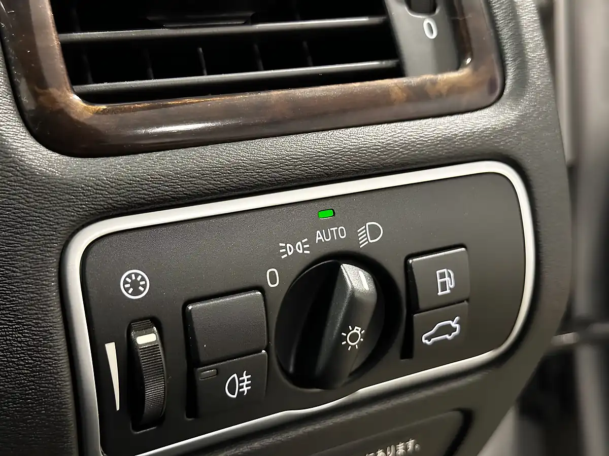 Used 2015 Volvo XC70 Se Lux Silver - Interior and Exterior details 12