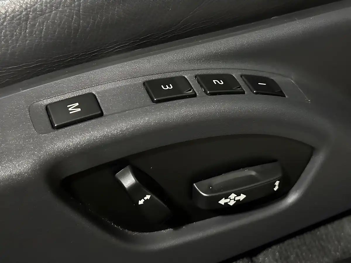 Used 2015 Volvo XC70 Se Lux Silver - Interior and Exterior details 14