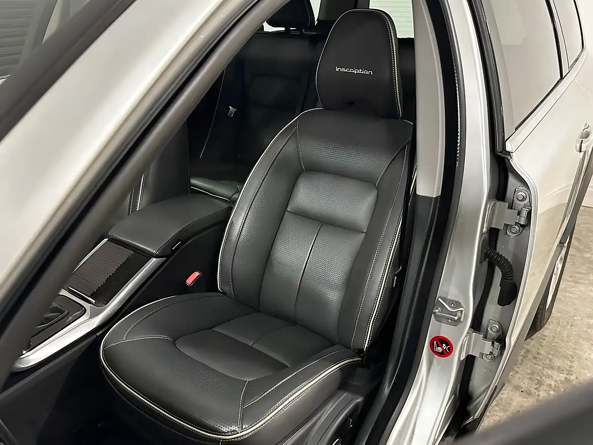 Used 2015 Volvo XC70 Se Lux Silver - Interior and Exterior details 19