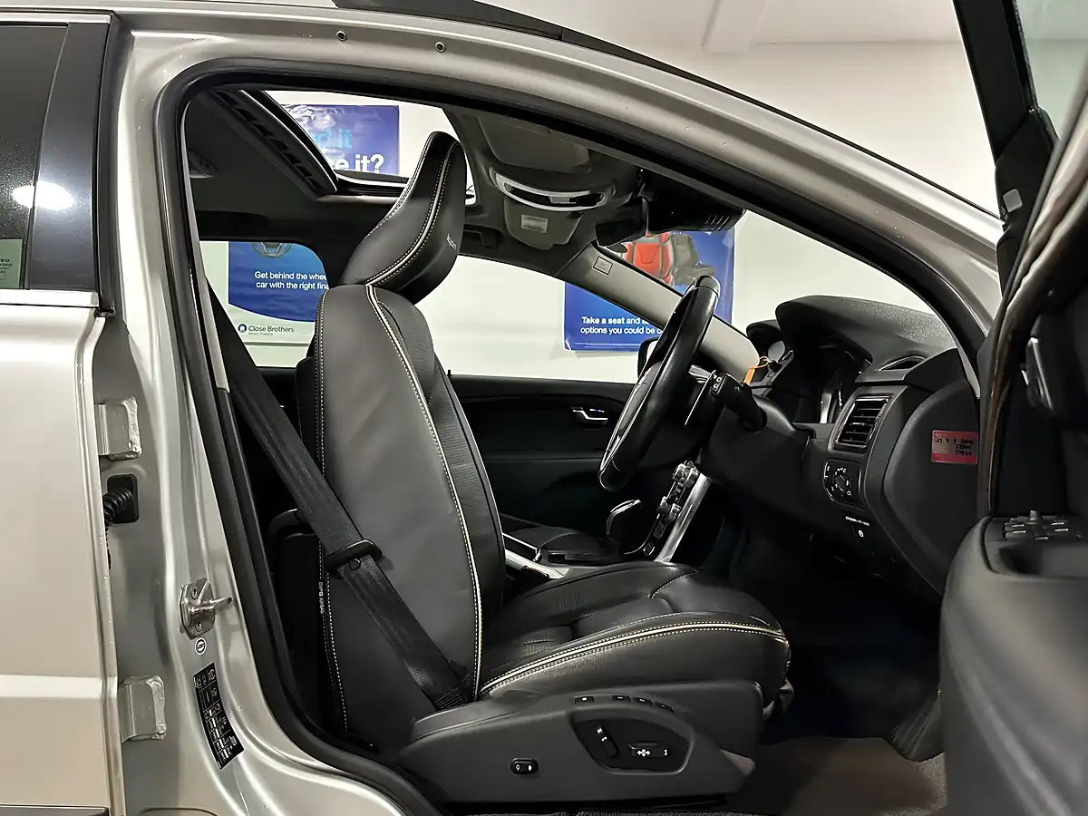 Used 2015 Volvo XC70 Se Lux Silver - Interior and Exterior details 3