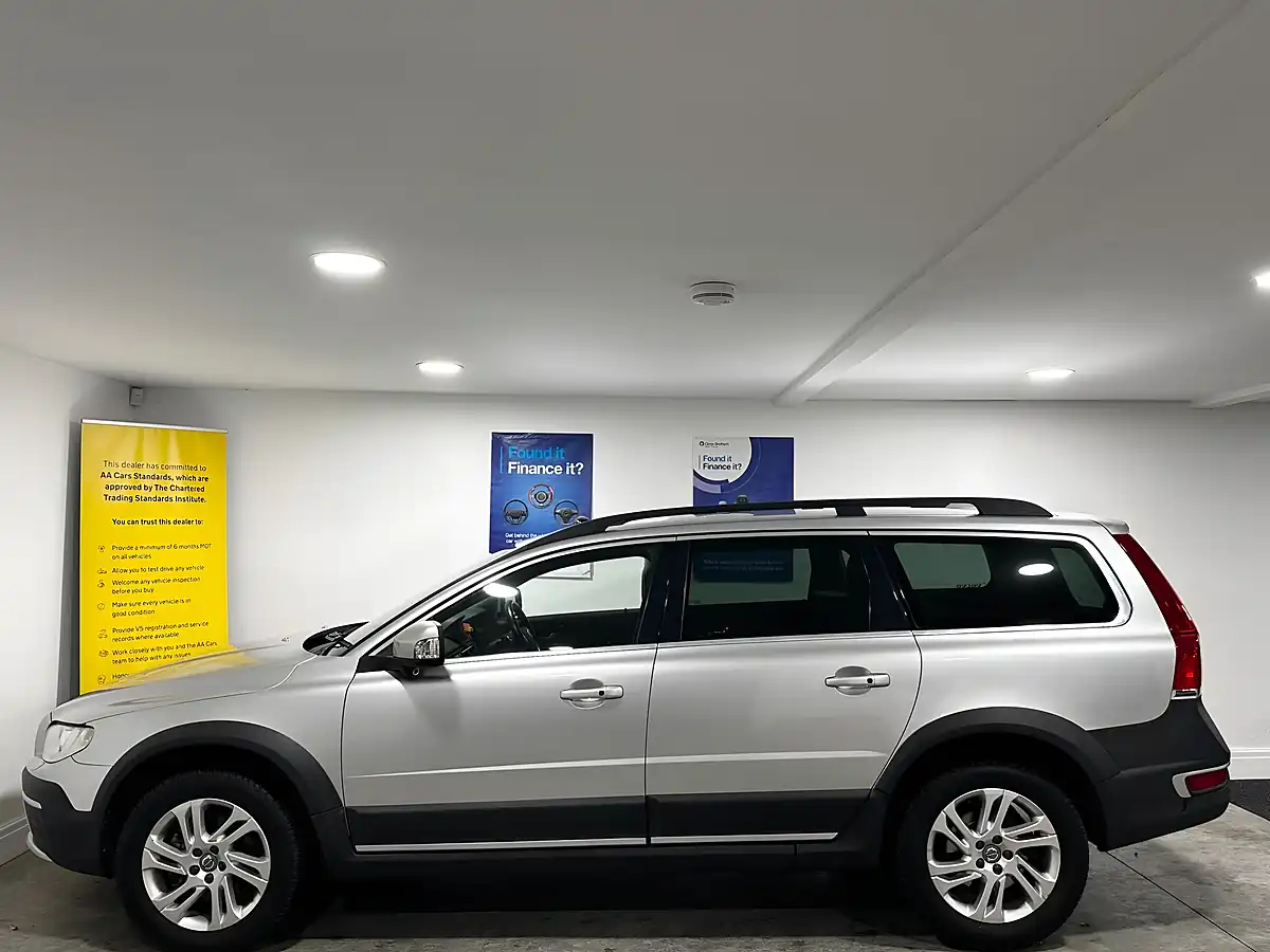 Used 2015 Volvo XC70 Se Lux Silver - Interior and Exterior details 7