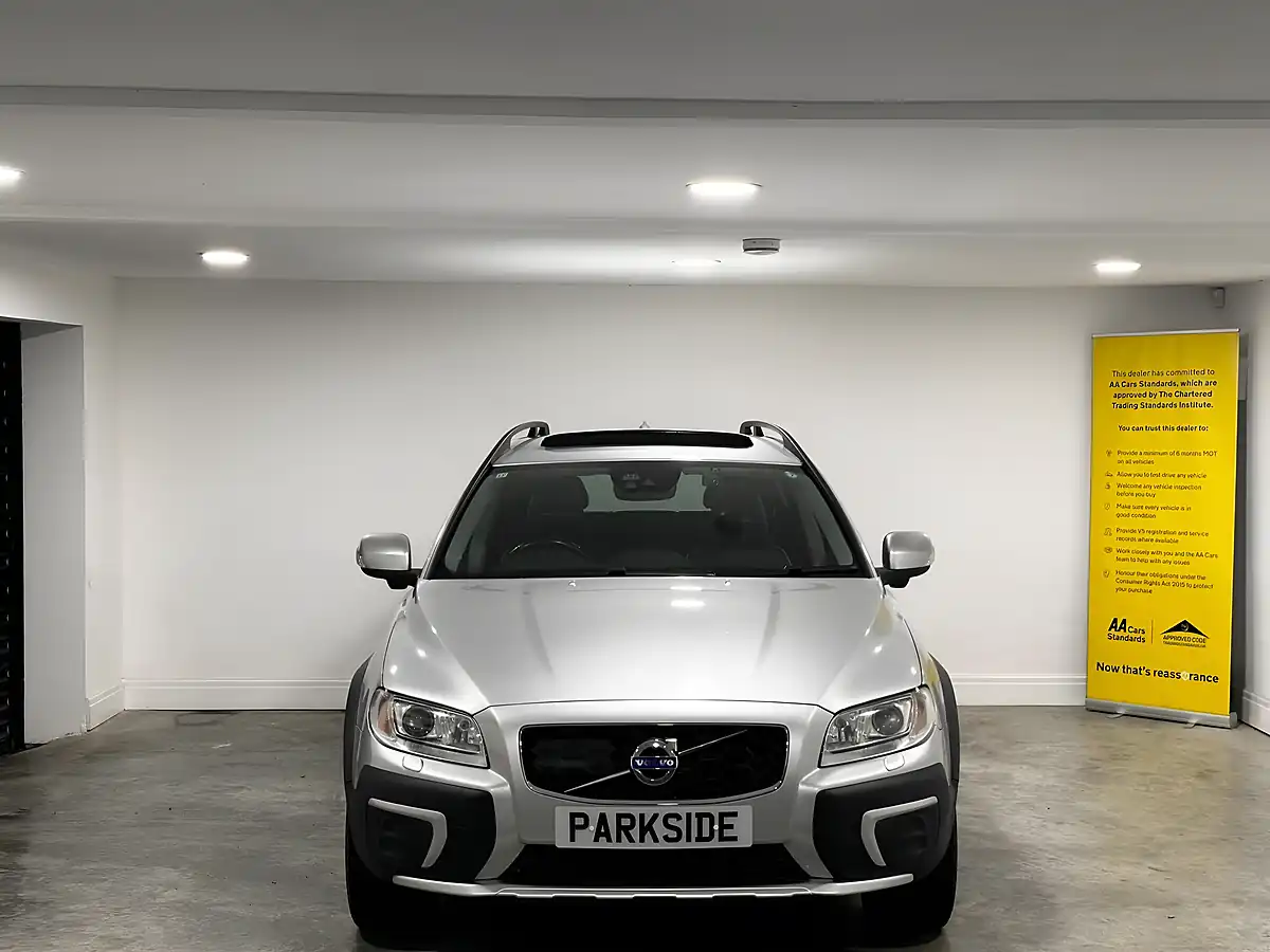 Used 2015 Volvo XC70 Se Lux Silver - Interior and Exterior details 8