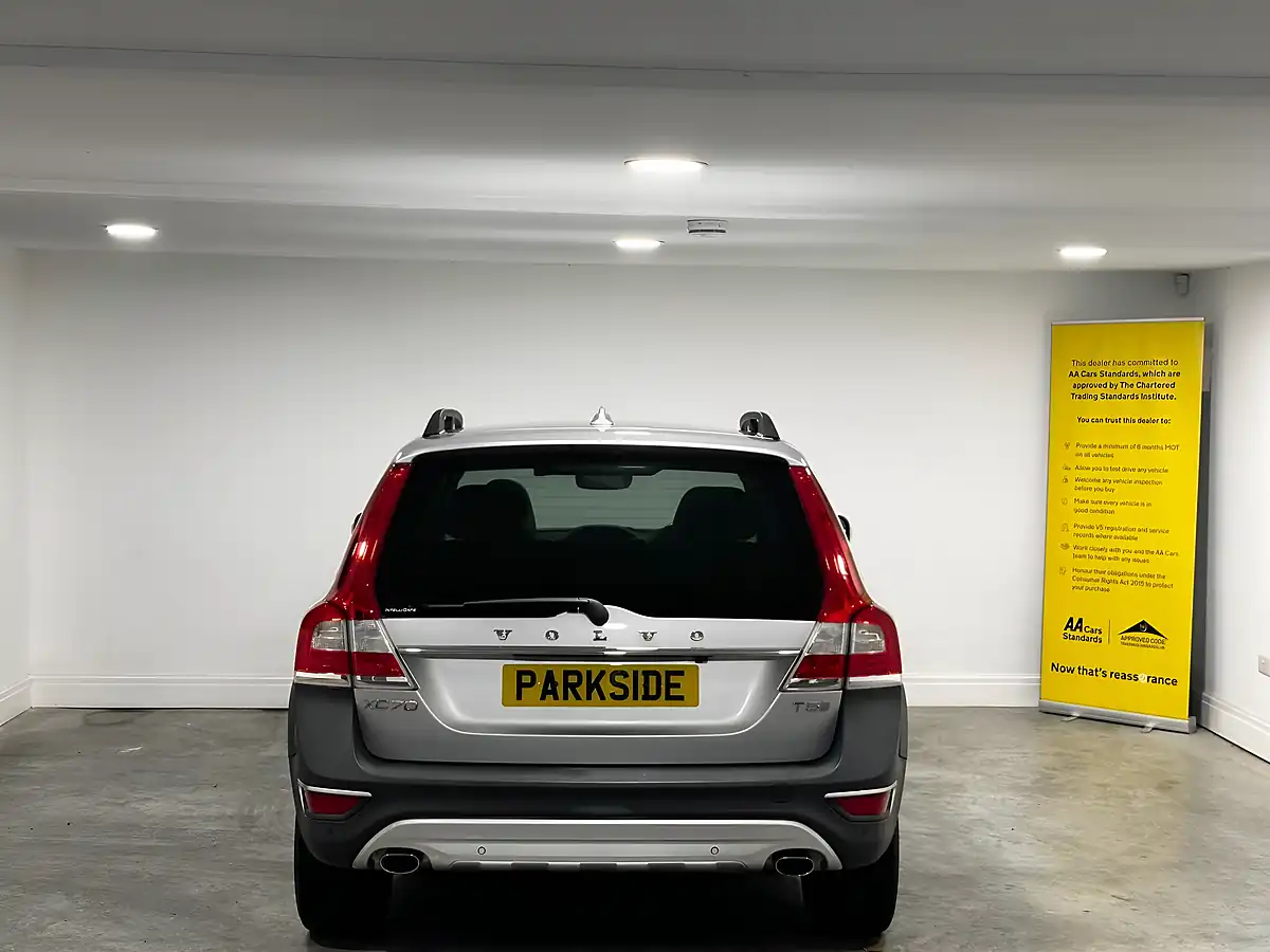 Used 2015 Volvo XC70 Se Lux Silver - Interior and Exterior details 9