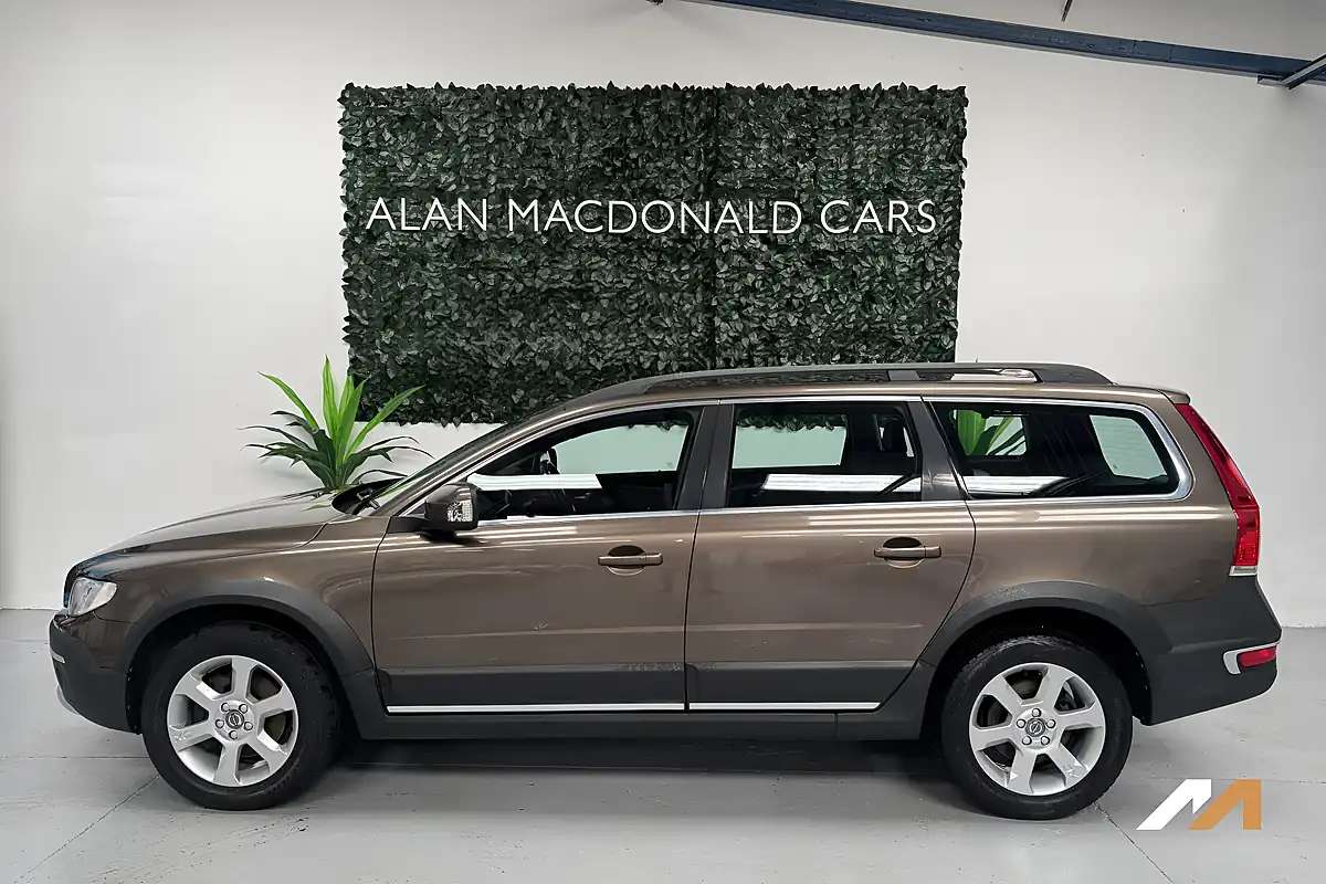 Used 2015 Volvo XC70 Se Nav Twilight Bronze - Interior and Exterior details 13