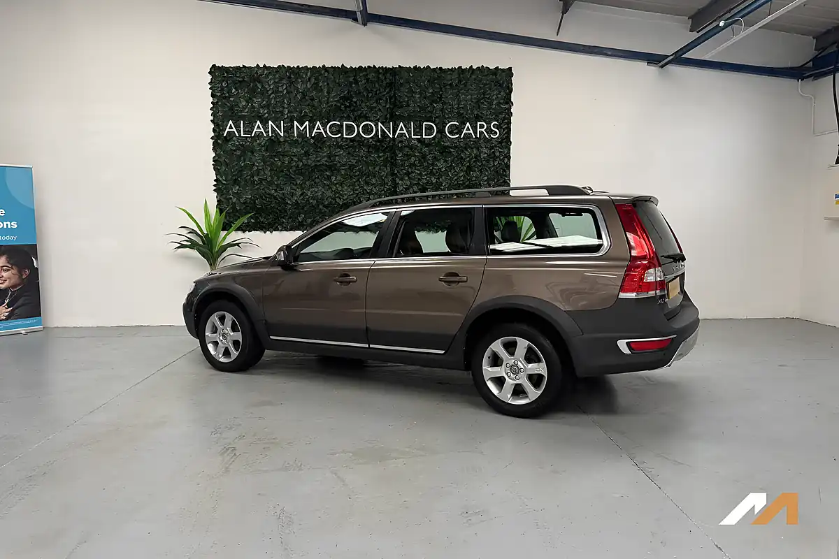 Used 2015 Volvo XC70 Se Nav Twilight Bronze - Interior and Exterior details 14