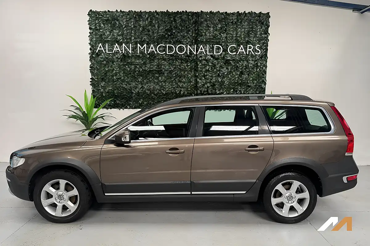 Used 2015 Volvo XC70 Se Nav Twilight Bronze - Interior and Exterior details 3