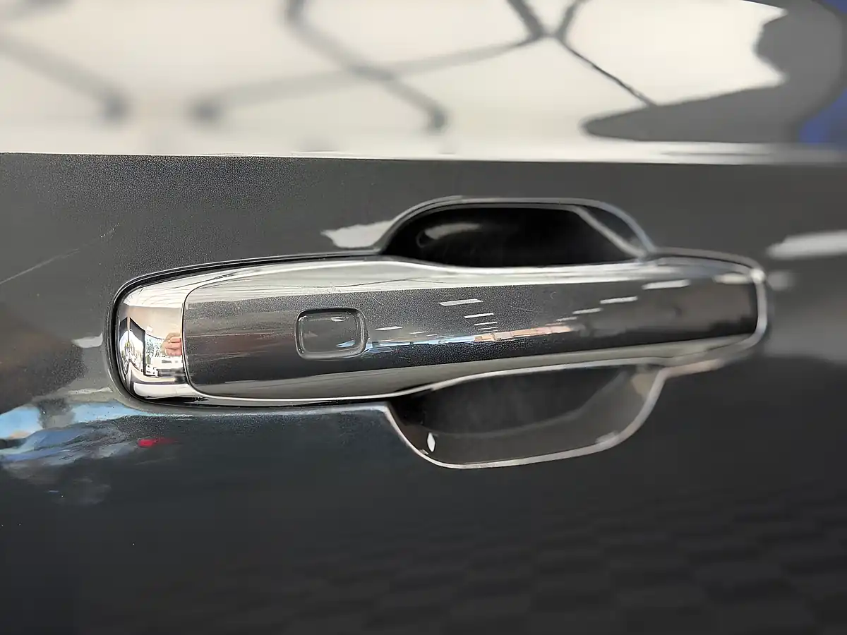 Used 2015 Volvo XC90 Momentum Grey - Interior and Exterior details 10