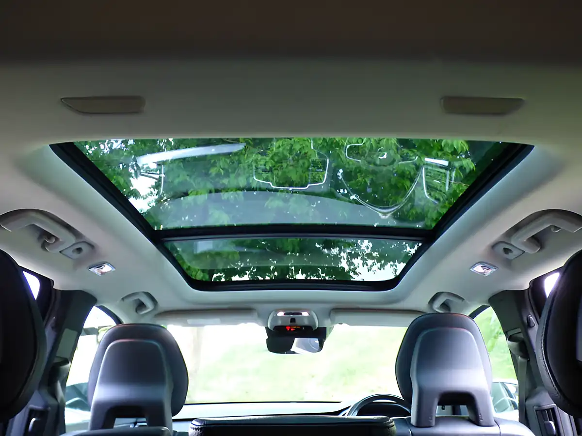 Used 2015 Volvo XC90 Momentum Silver - Interior and Exterior details 10