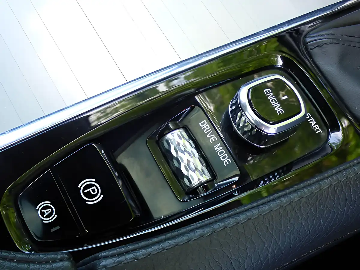 Used 2015 Volvo XC90 Momentum Silver - Interior and Exterior details 13