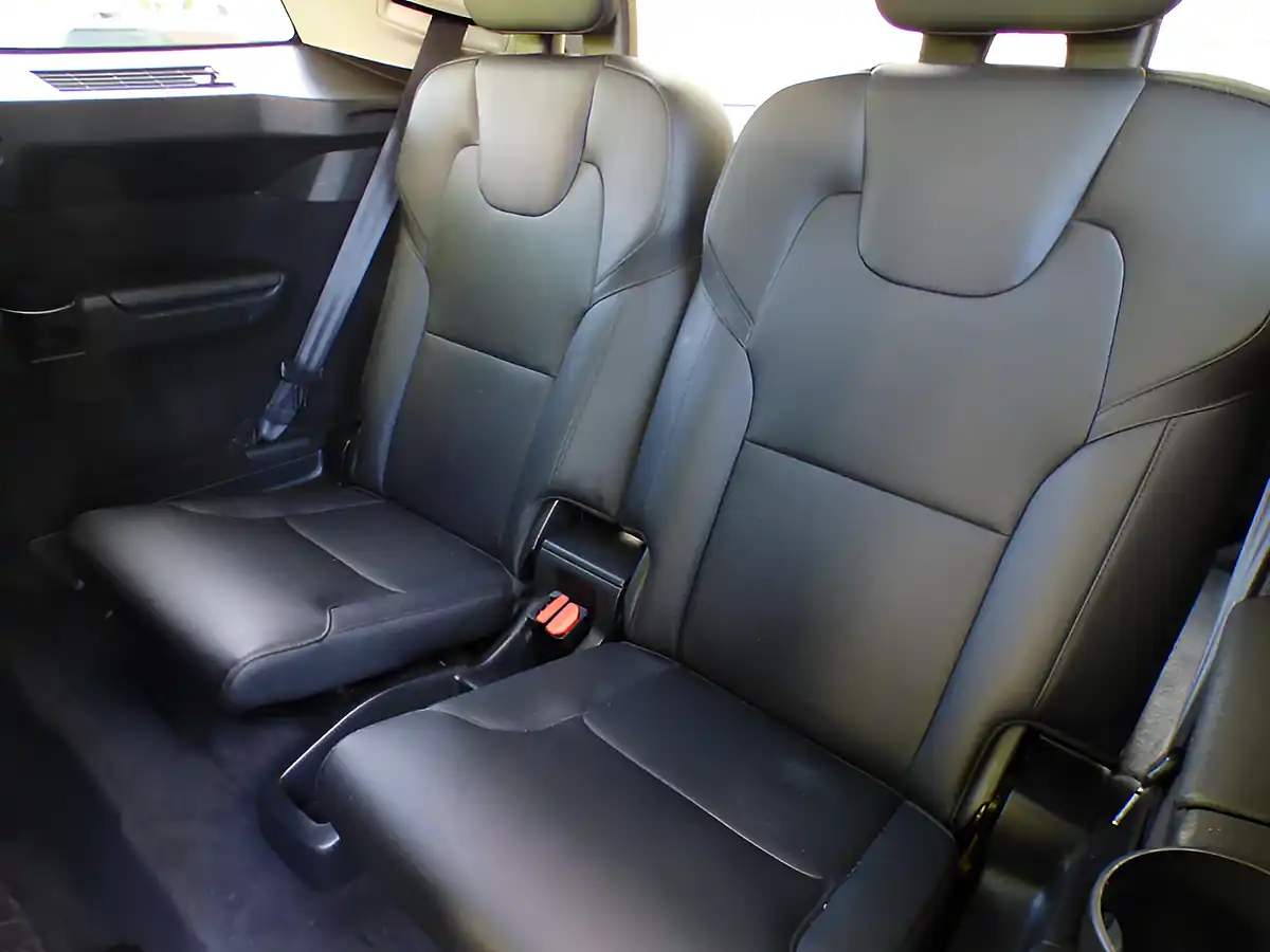 Used 2015 Volvo XC90 Momentum Silver - Interior and Exterior details 16