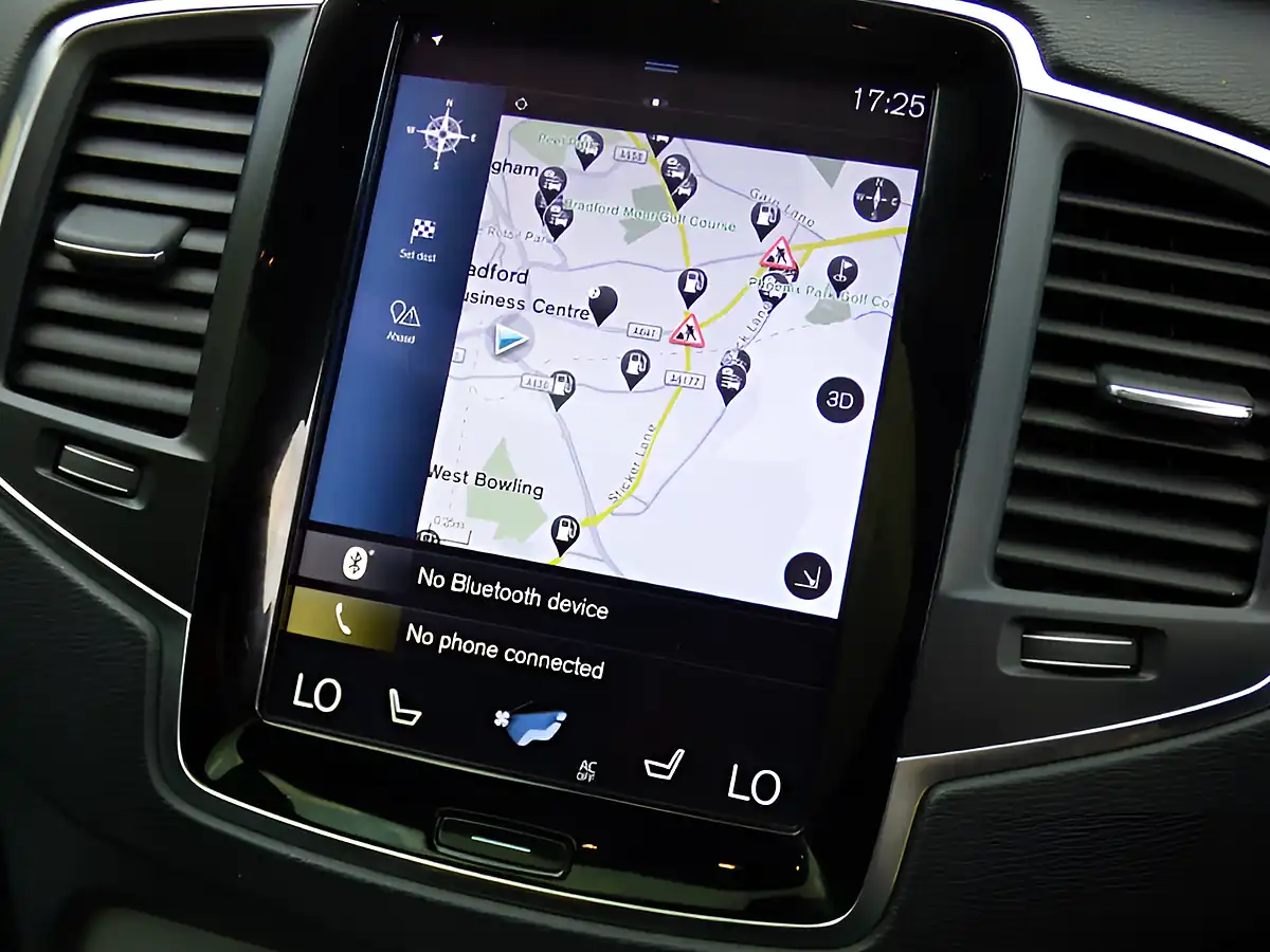 Used 2015 Volvo XC90 Momentum Silver - Interior and Exterior details 5